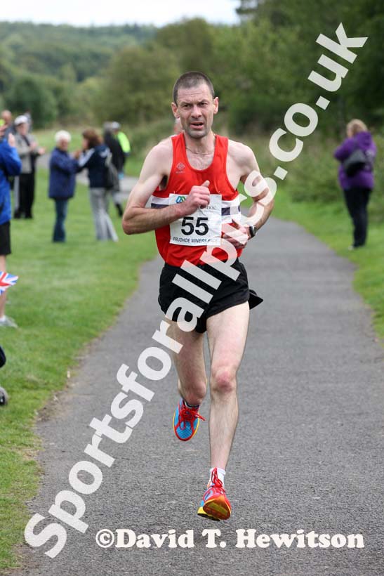 Gary Moore (NSP) finishing the Prudhoe Miners Race.
